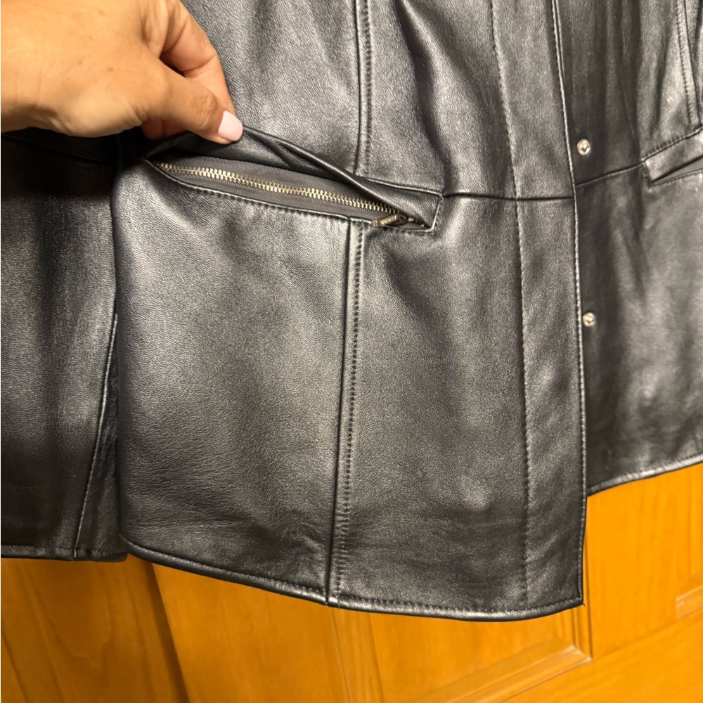 Elegant Black/metallic Leather Women's Jacket - Picture 3 of 10